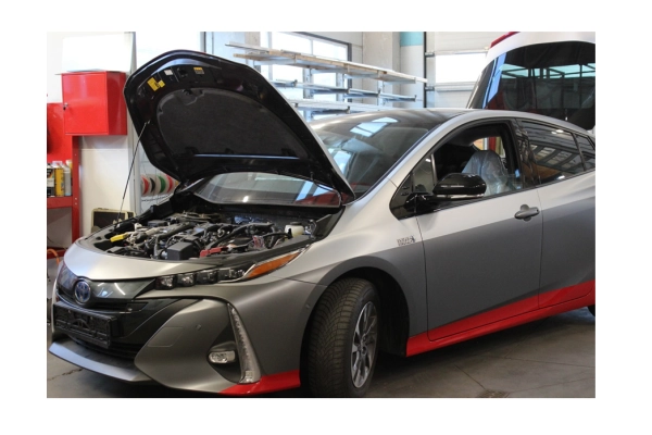 Laboratorio Veicoli Elettrici Ibridi Plug-In: Formazione Automotive del Futuro